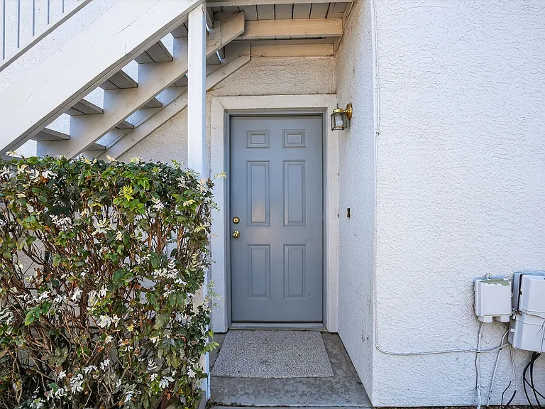 1048 N Old Chisholm Trl #B — Photo 2