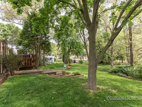 2nd image of 3258 Pinoak Ct SE