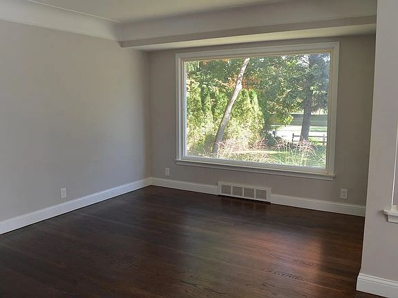 5th image of 2111 Rochester Rd