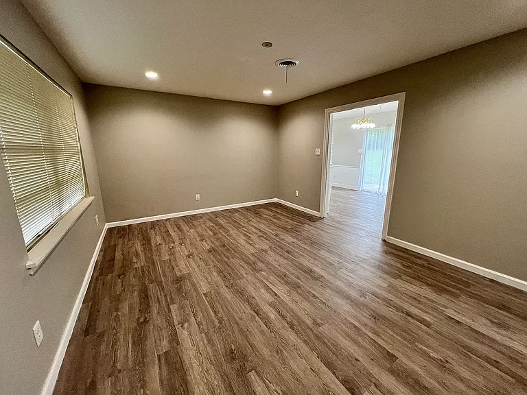 3024 Meadowlark Ln — Photo 2