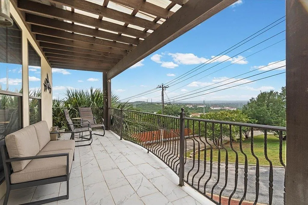 4 bed, 3.0 bath, 3423 sqft, $5,500 — Photo 3