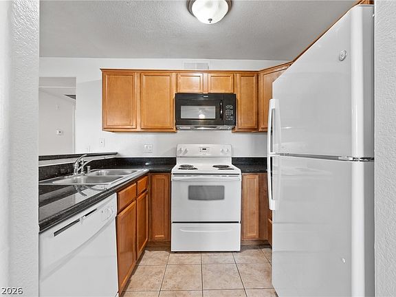 5th image of 9325 W Desert Inn Rd APT 190
