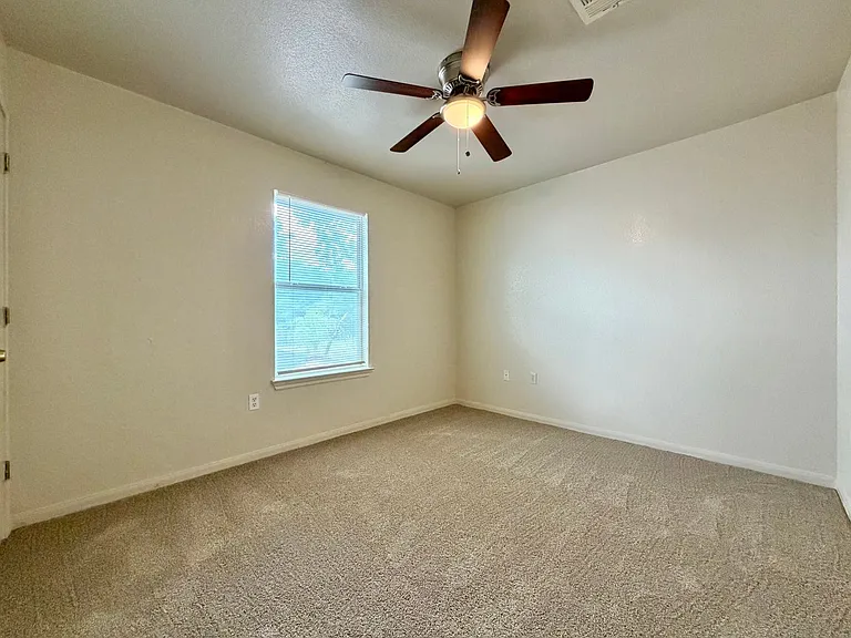 7002 Bennett Ave — Photo 11
