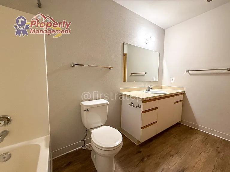 4900 W Blodgett Ln #102 — Photo 14