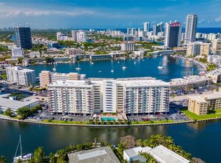 401 Golden Isles Dr APT 304, Hallandale Beach, FL 33009