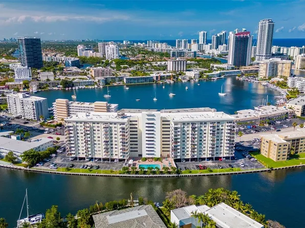 401 Golden Isles Dr APT 304, Hallandale Beach, FL 33009