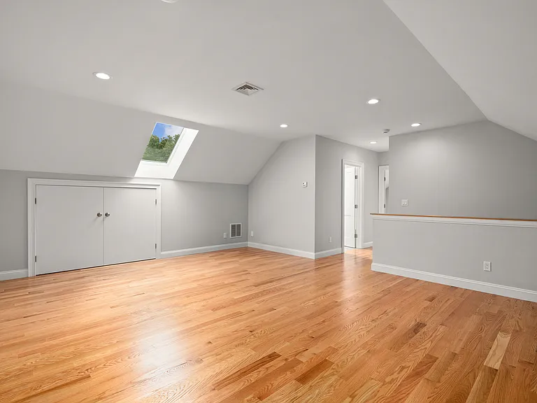 585 Lowell St — Photo 42
