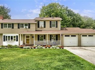 30 Emerson Dr, Washingtonville, NY 10992