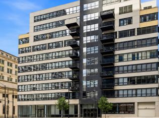 130 S Canal St APT 210, Chicago, IL 60606