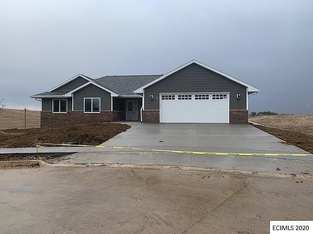1st image of 307 Oak Forest Dr