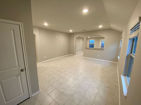 4th image of 1107 Aquamarine St