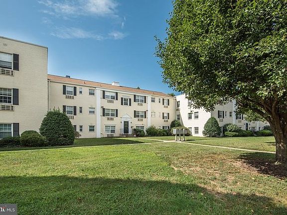2nd image of 2239 Farrington Ave APT 302