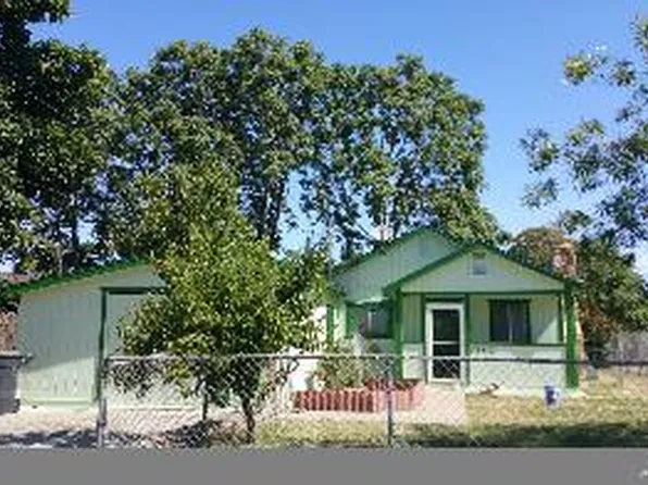 2201 Kenneth St, Modesto, CA 95351