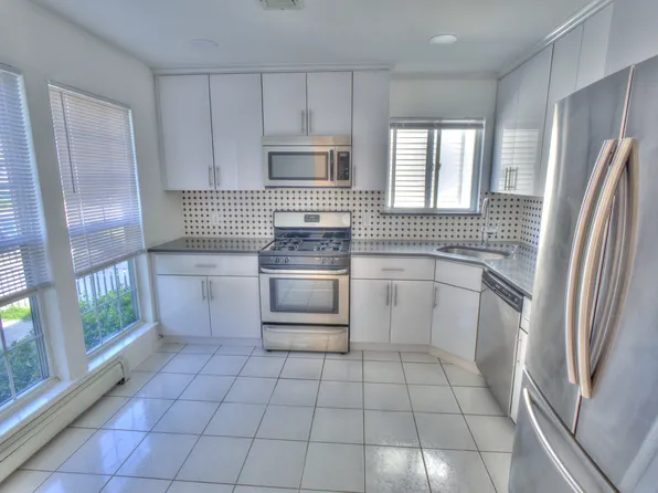 62 Hickory Rd #B, Port Washington, NY 11050