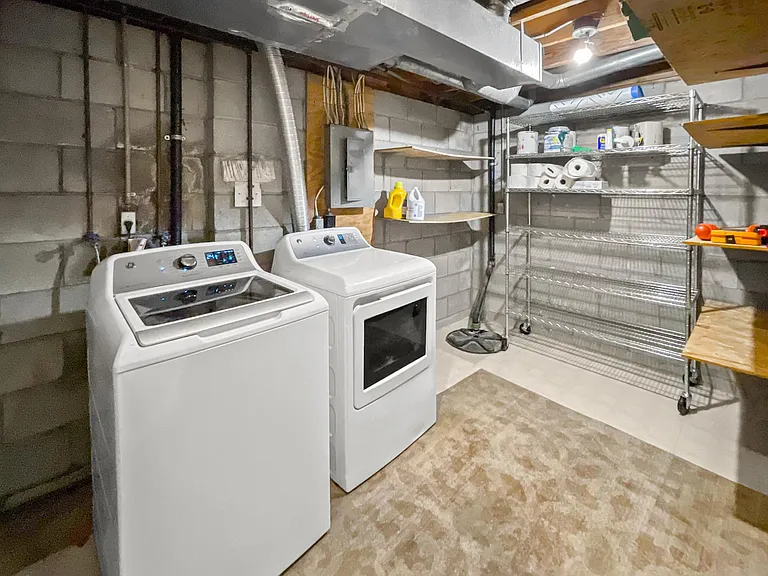 4961 Singleton Dr — Photo 18