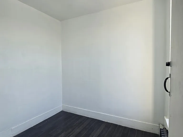 250 Stagg St #2B — Photo 6