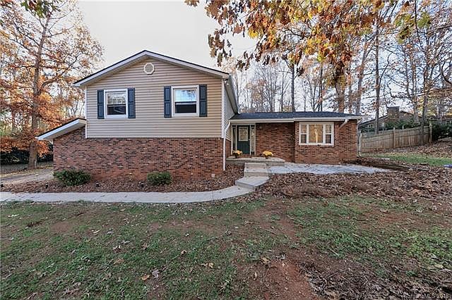 1st image of 220 Jamie Dr