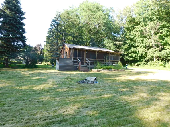 7928 N Grapevine Ln, New Carlisle, IN 46552