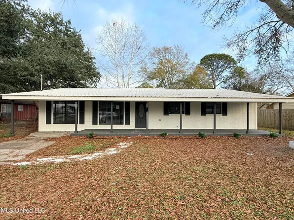 2714 Fernwood St, Pascagoula, MS 39567