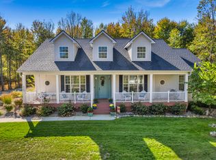 8180 Ledgewood Ravine Trl, Fenton, MI 48430