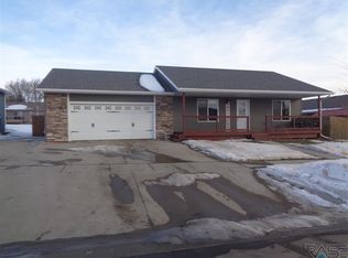 1302 Bitterroot Rd, Dell Rapids, SD 57022