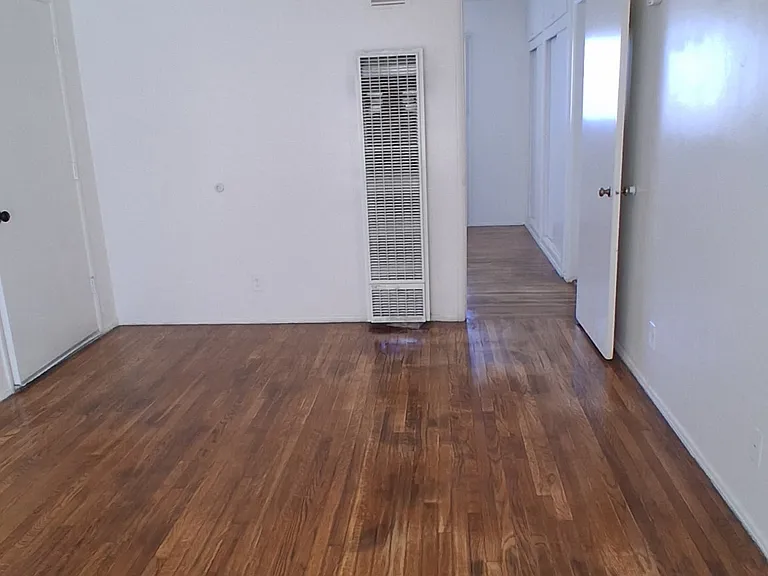 820 W 93rd St #4 — Photo 19