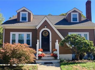 2 Friendly Dr, Warwick, RI 02888