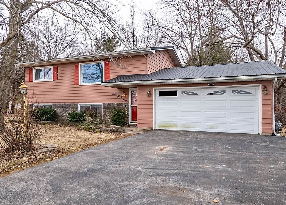 1st image of 545 W Forsyth Rd