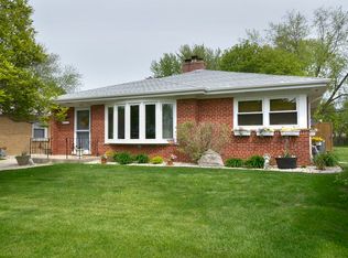 405 S George St, Mount Prospect, IL 60056