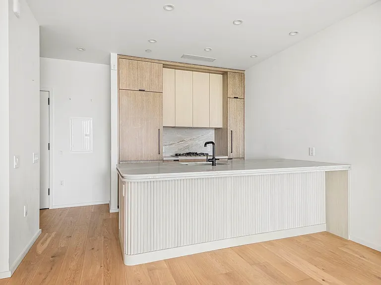 249 E 62nd St #10D — Photo 1