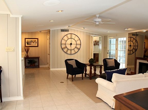 3rd image of 1809 Elmwood Dr