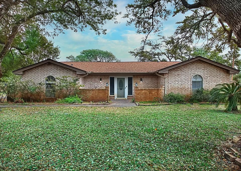 1712 W Deberry Ave, Aransas Pass, TX 78336 Zillow