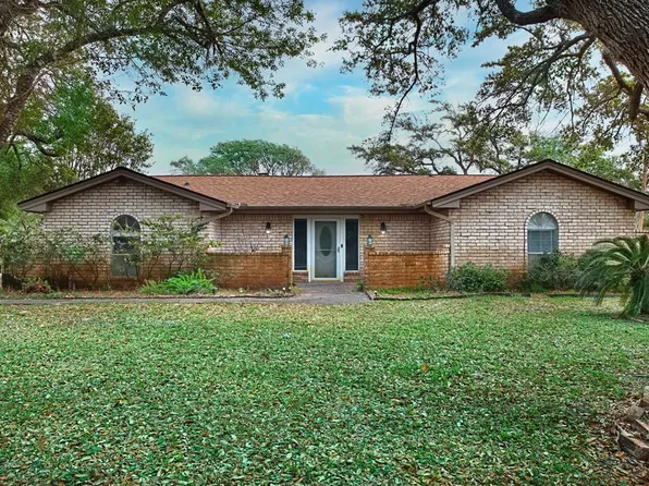 1712 W Deberry Ave, Aransas Pass, TX 78336