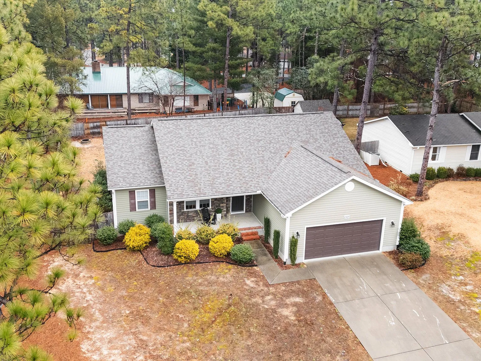 1325 Longleaf Dr E — Photo 4