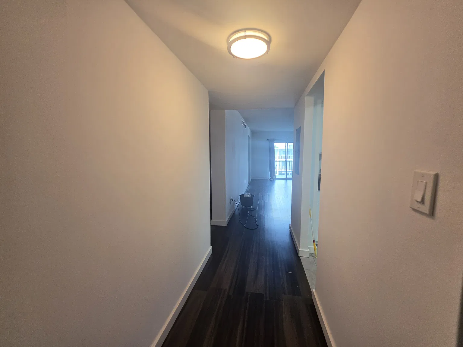 2 bed, 989 sqft, $1,950 — Photo 3
