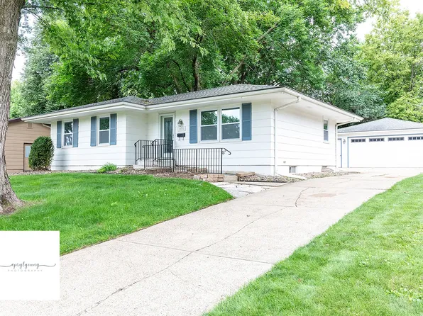 2808 78th St, Urbandale, IA 50322
