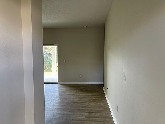 4th image of 2241 Honey Ln