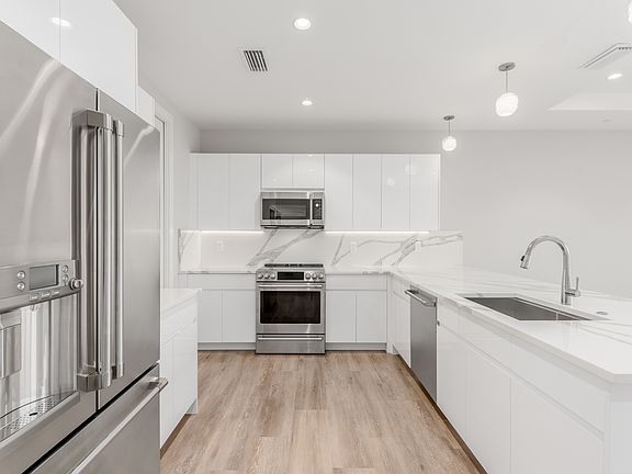 5th image of 41 SW Seminole St #203