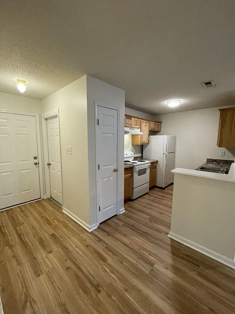 Charming 2-Bedroom, 2-Bath Duplex with Garage — Photo 3