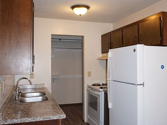 4th image of 629 E 15th St APT 107