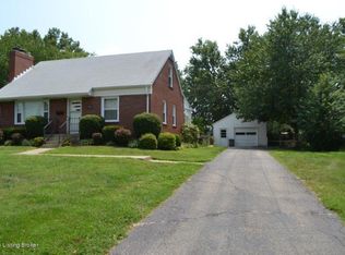 1096 Forest View Dr, Louisville, KY 40219