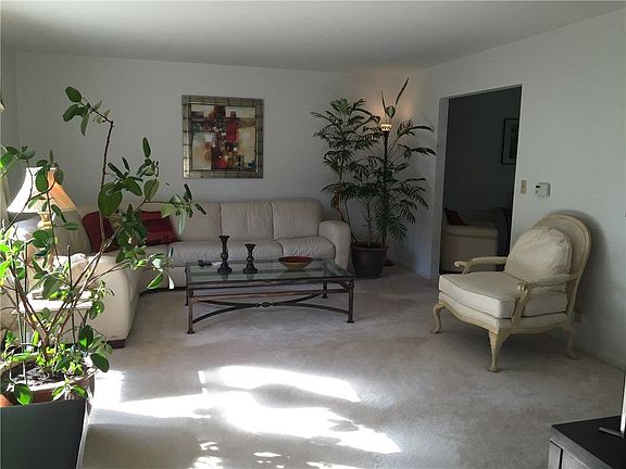 3rd image of 355 Parkland Dr SE