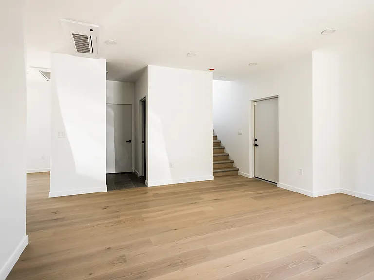 4238 4th St — Photo 7
