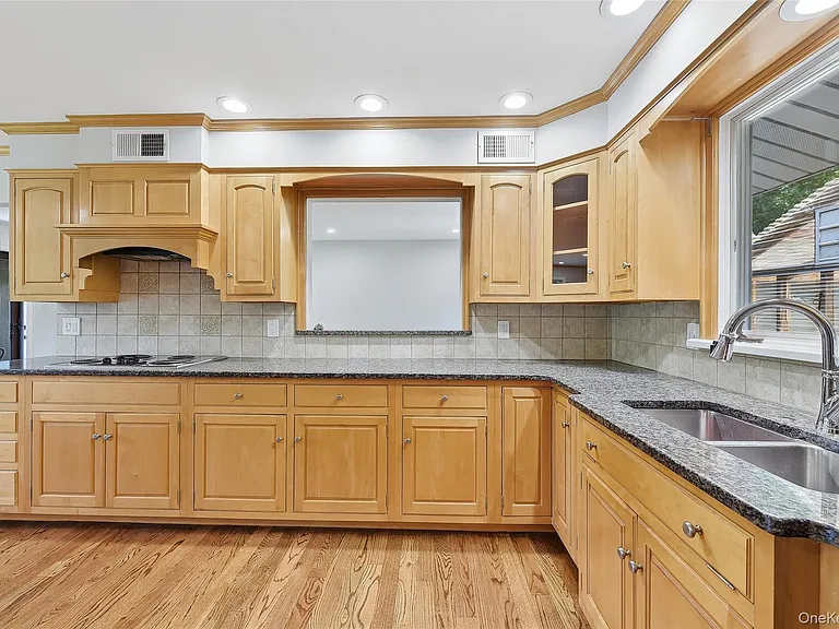 475 N Riverside Rd — Photo 10