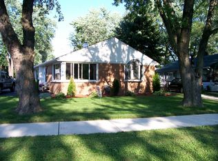 10001 Harnew Rd E, Oak Lawn, IL 60453