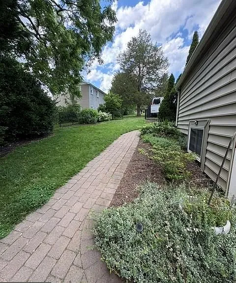 407 W Main St — Photo 27