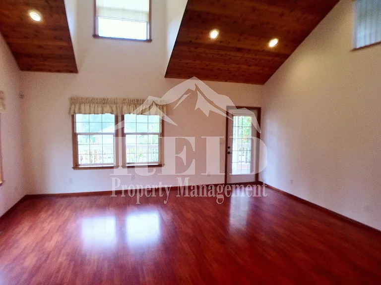1966 Jackson Dr NW — Photo 3