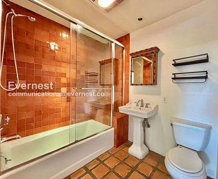 132 N Crescent Heights Blvd — Photo 14