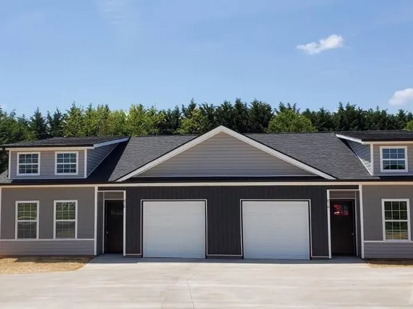 816 Berry Rd, Boiling Springs, SC 29316