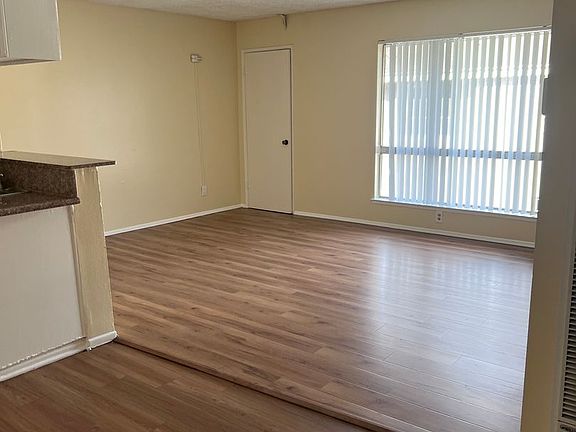 4th image of 1585-1595 N Chestnut Ave #301